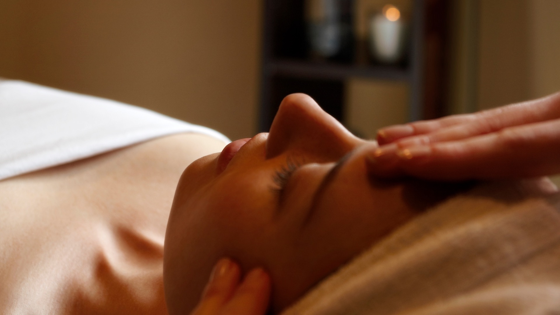 https://www.spasofamerica.com/wp-content/uploads/2015/07/Facial-2.jpg
