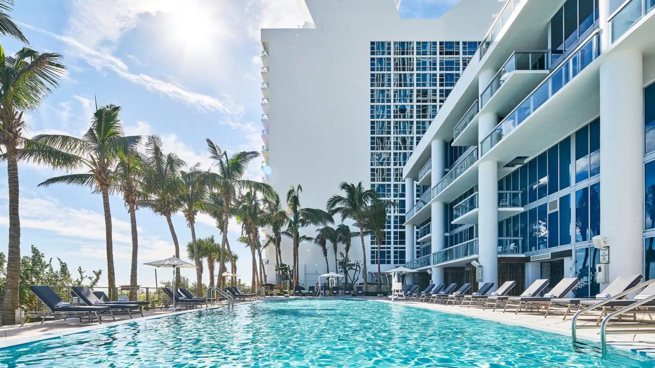 Carillon Miami Wellness Resort, Pool, Spas of America