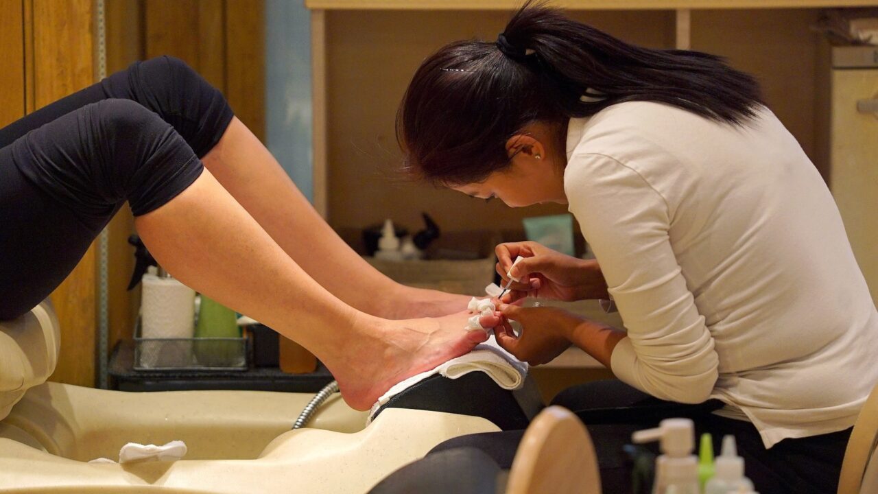 Choosing a nail salon, Spas of America