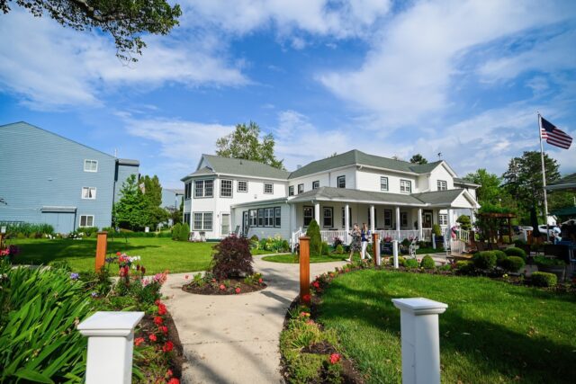 The Lakehouse Inn Retreat