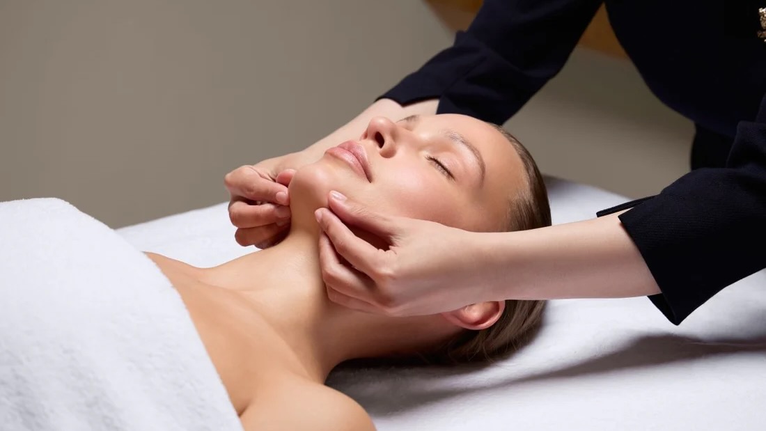 https://www.spasofamerica.com/wp-content/uploads/2025/12/la-maison-spa-a-sanctuary-of-luxury-facial-treatments-by-evidens-de-beaute-4120966.jpg.jpeg